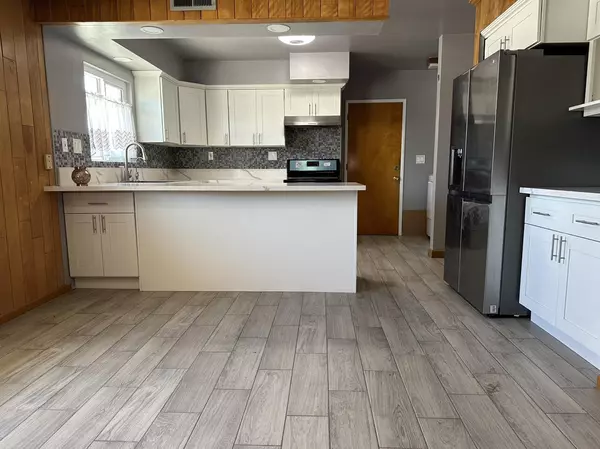 San Bernadino, CA 92404,184 Palmyra DR