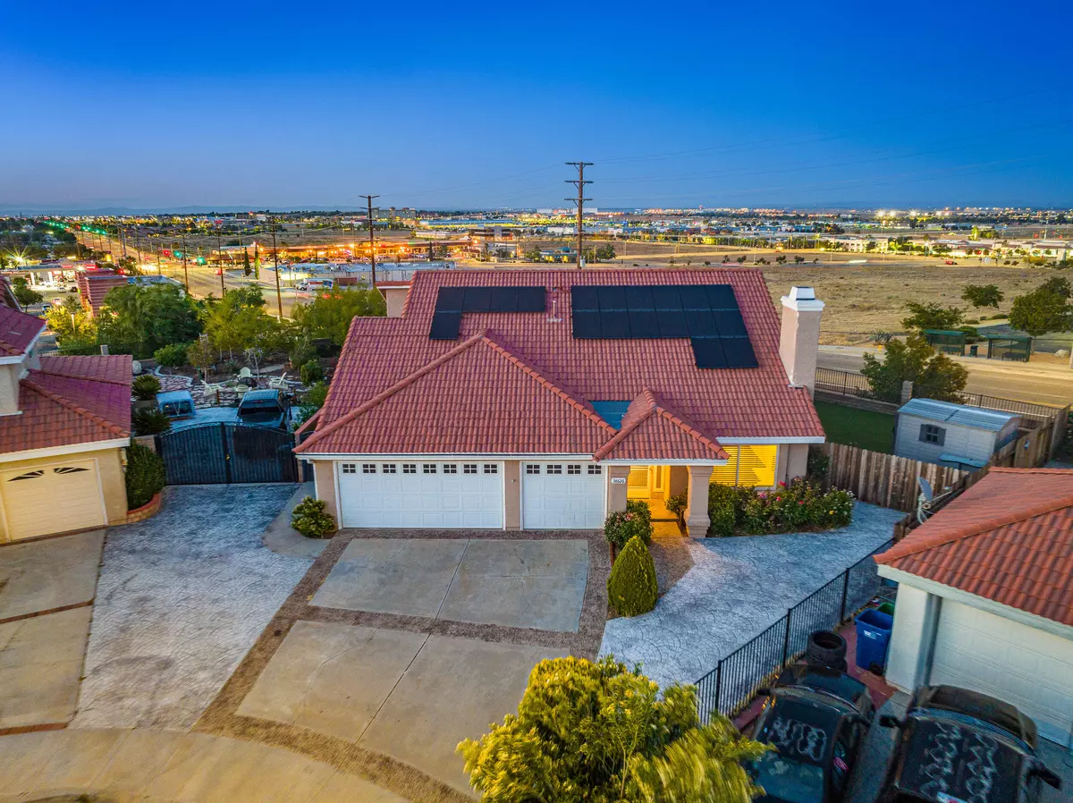 Palmdale, CA 93551,38626 Iris CT