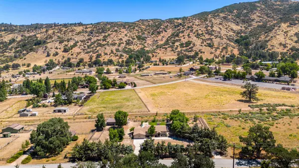 Tehachapi, CA 93561,26281 Columbia WAY