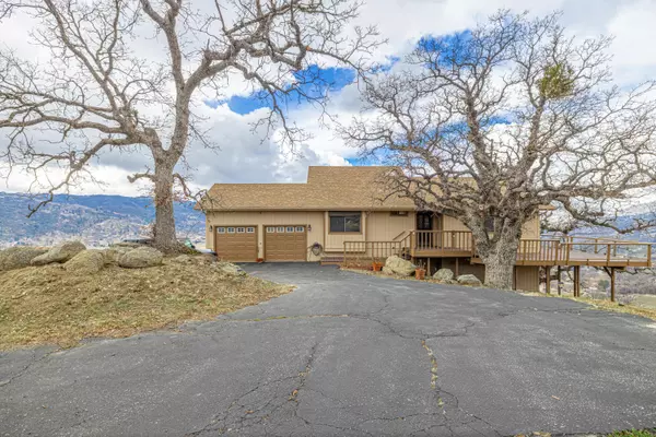 27080 Oakflat DR, Tehachapi, CA 93561