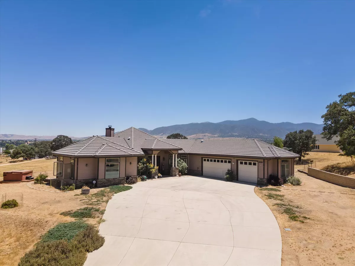 Tehachapi, CA 93561,21080 Black Oak DR