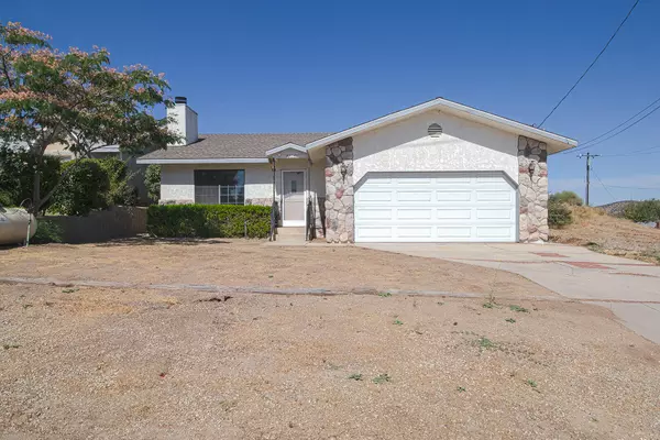 42661 Pinecliff DR, Lake Elizabeth, CA 93532