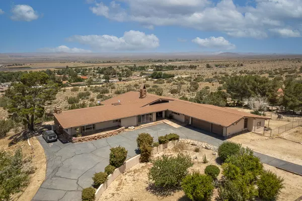 15831 E Y4 AVE, Llano, CA 93544