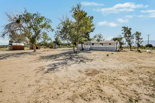 17216 E Ave T, Llano, CA 93544