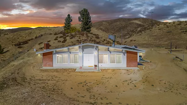 40051 W 72nd ST, Leona Valley, CA 93551