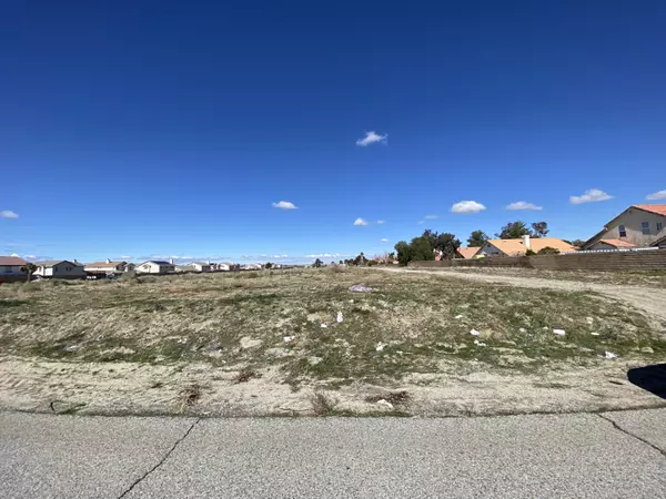 Laurel Avenue, Palmdale, CA 93552