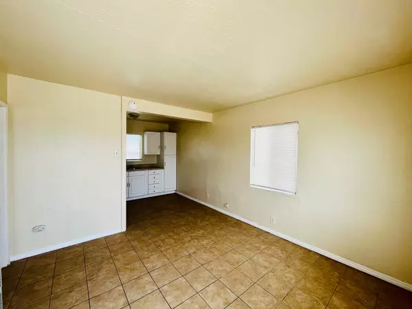 Rosamond, CA 93560,2612 Desert ST #9