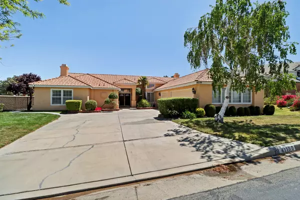 41130 Summitview LN, Palmdale, CA 93551