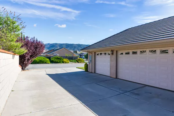 Tehachapi, CA 93561,403 Mesquite DR