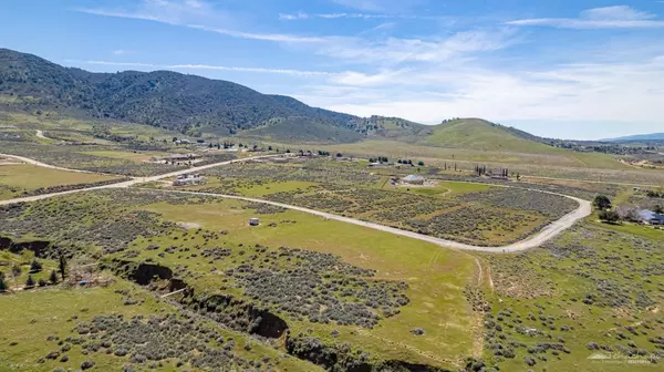 Tehachapi, CA 93561,Navajo ST