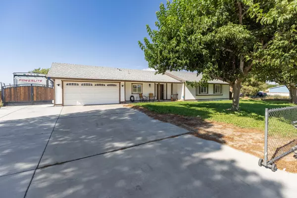 15833 Valeport AVE, Lancaster, CA 93535