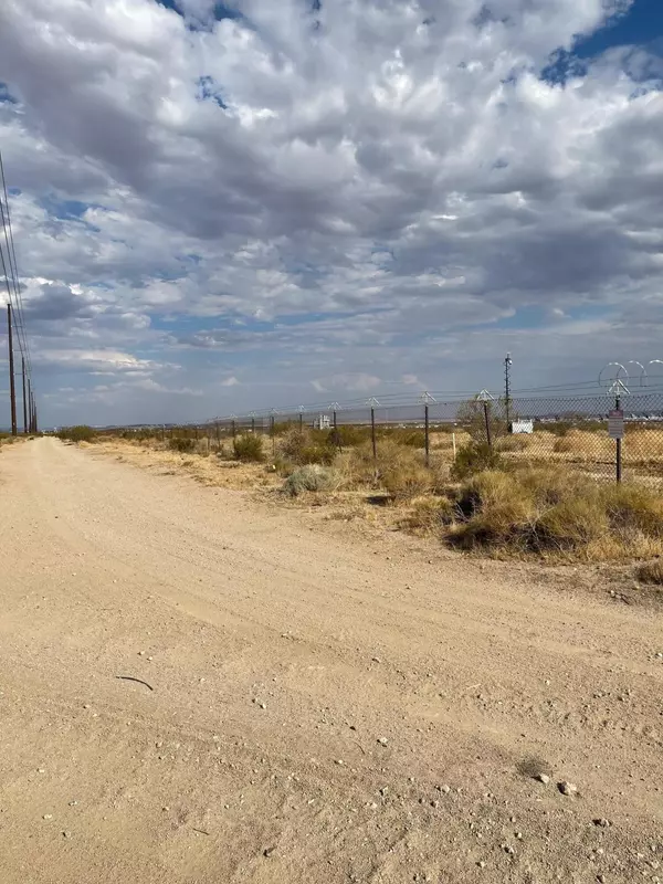 Benton AVE, Mojave, CA 93501