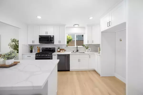 Santa Clarita, CA 91387,17817 Blackbrush DR