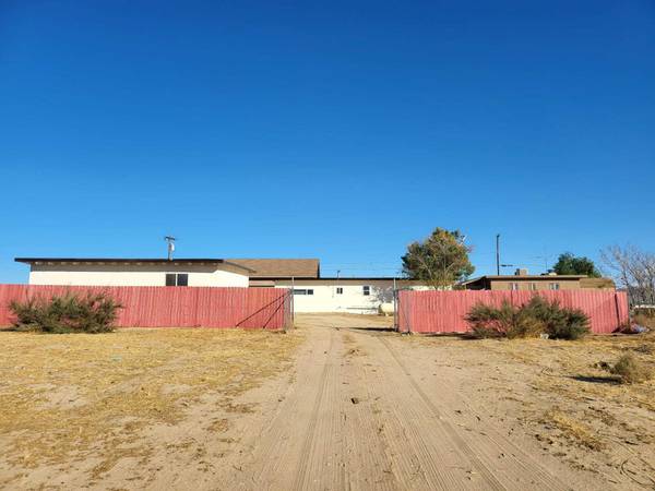 46462 E 140th ST, Lancaster, CA 93535