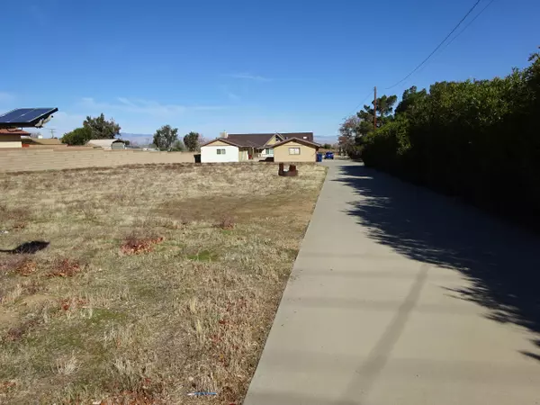Lancaster, CA 93536,5329 W Ave M8