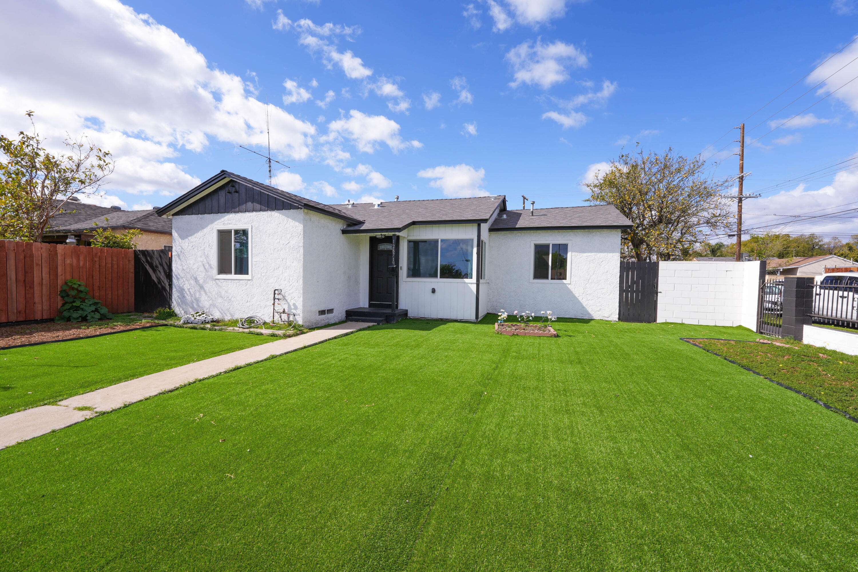 12871 W Osborne ST, Arleta, CA 91331