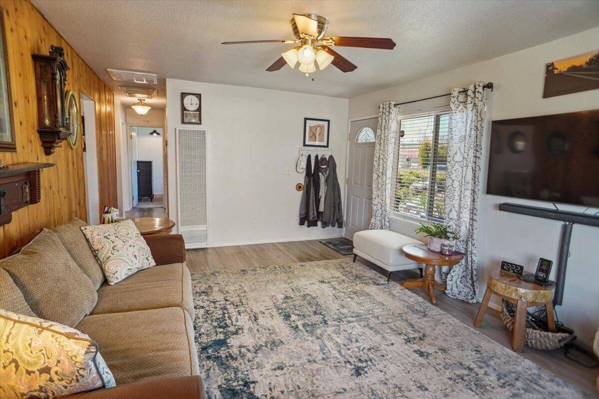 Lancaster, CA 93536,43056 Yew ST