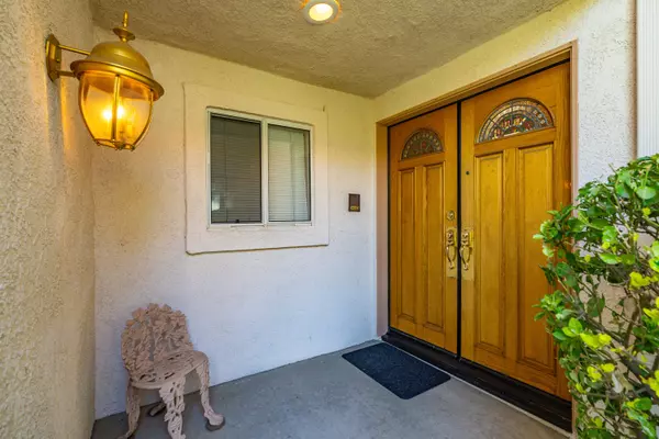 Santa Clarita, CA 91390,28852 Woodside DR