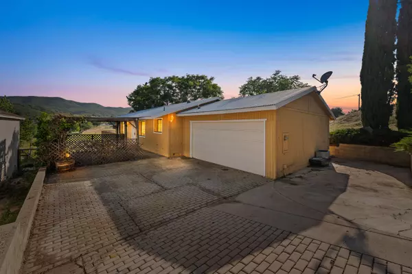 14526 Hardtree DR, Lake Hughes, CA 93532