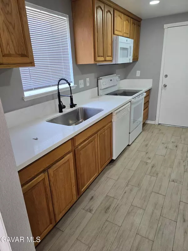 Lancaster, CA 93536,5033 W L-10 #14