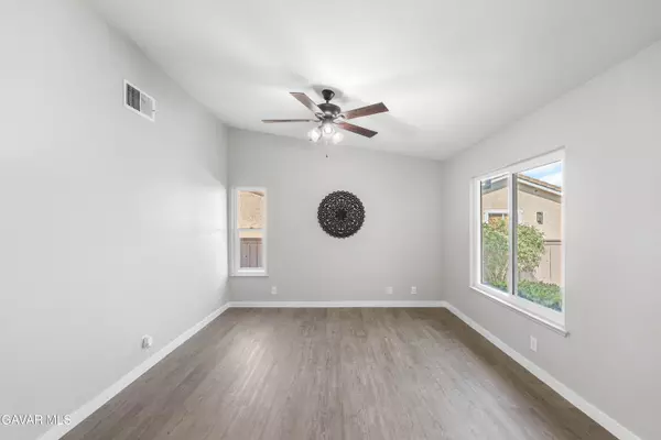 Santa Clarita, CA 91355,25561 Alicante DR