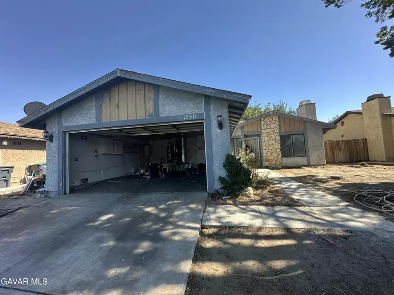 1050 Landsford ST, Lancaster, CA 93535