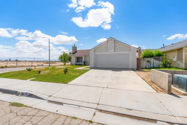 Lancaster, CA 93534,702 W Ave H-2