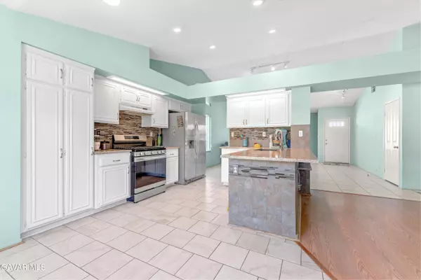 Lancaster, CA 93536,5858 Travis Paul DR