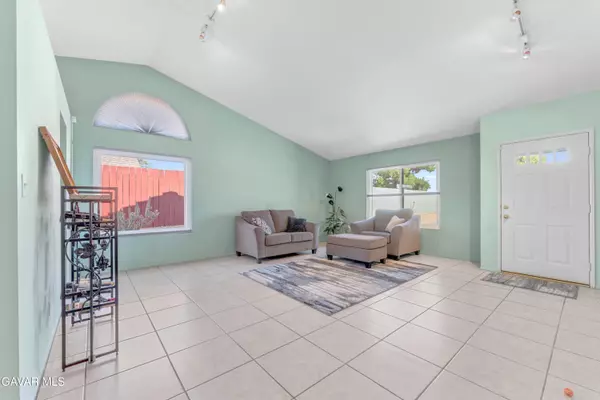 Lancaster, CA 93536,5858 Travis Paul DR