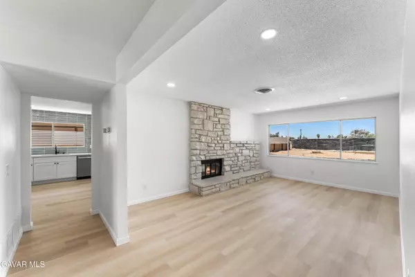 Lancaster, CA 93534,1133 W Ave J-11