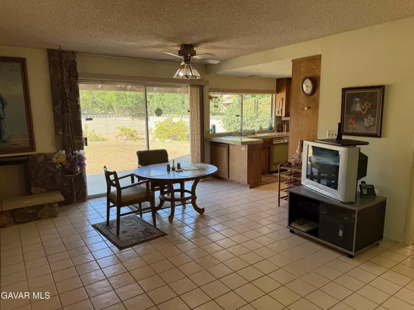 Lancaster, CA 93535,1017 E Avenue J5