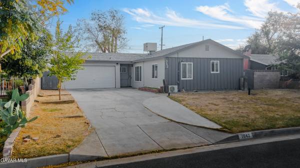 1042 West Avenue J10, Lancaster, CA 93534