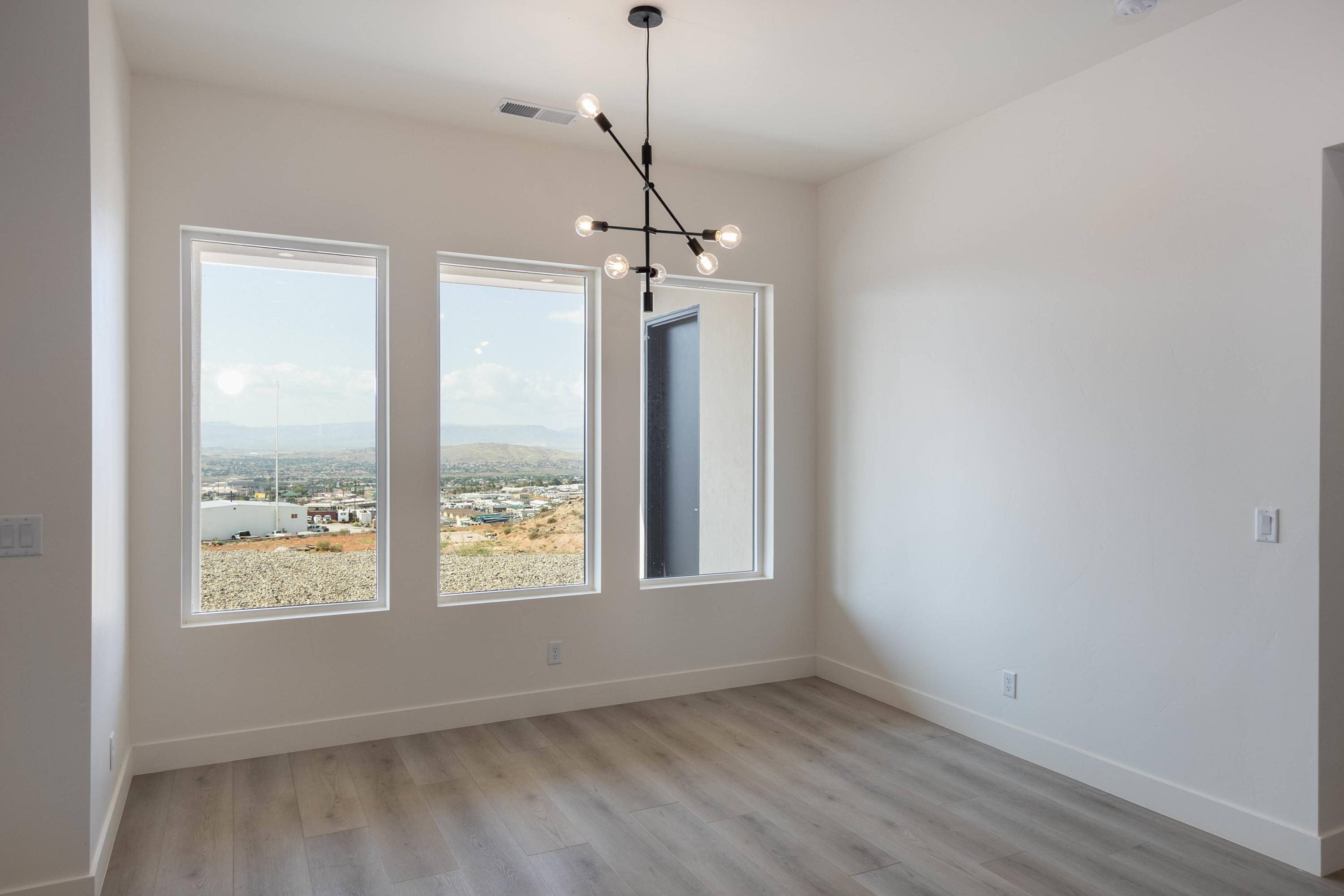St George, UT 84770,1358 E Dellcorero ST