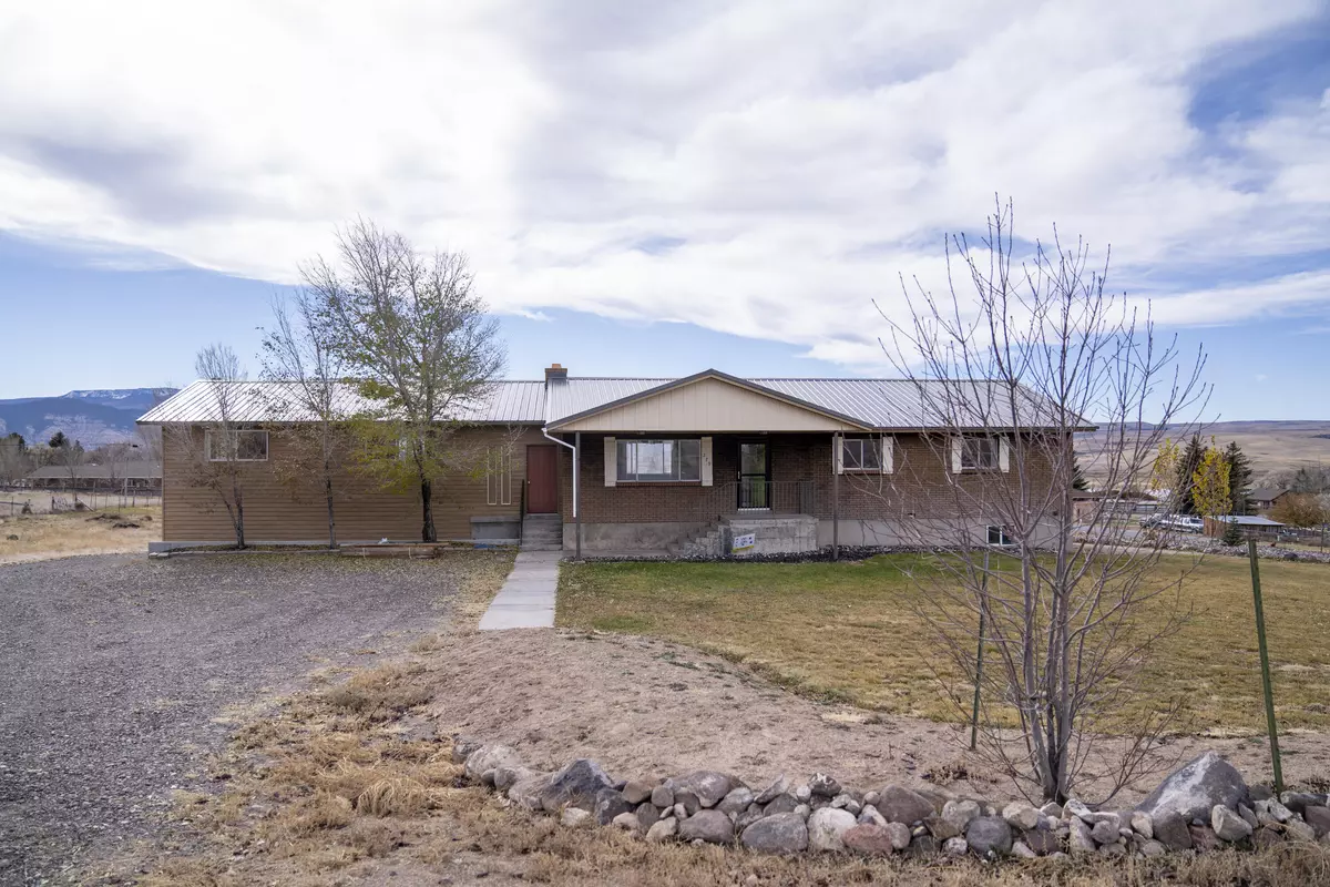 Bicknell, UT 84715,279 W 300 N