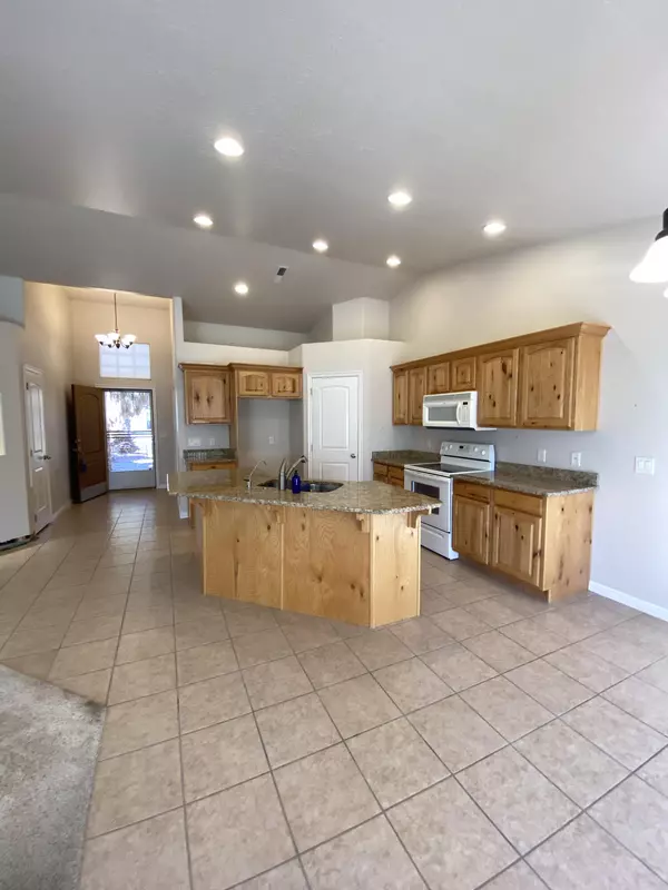 Hurricane, UT 84737,726 N 325 E