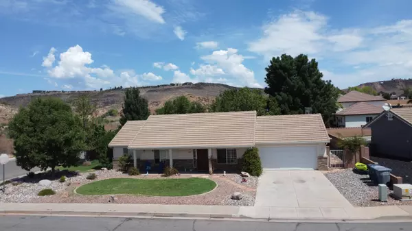 601 E Red Sands DR, Washington, UT 84780