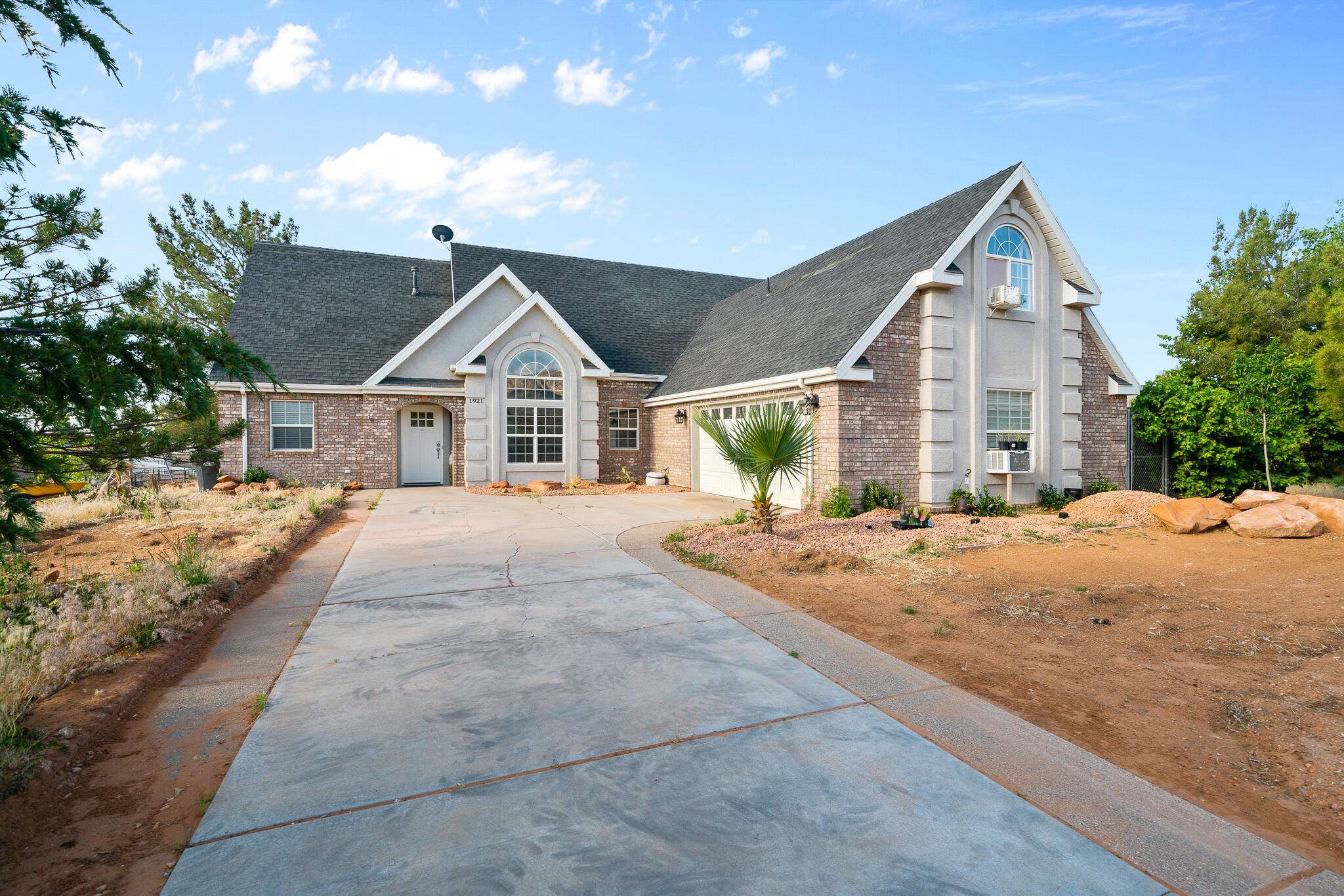 St George, UT 84770,1921 W 5870 N