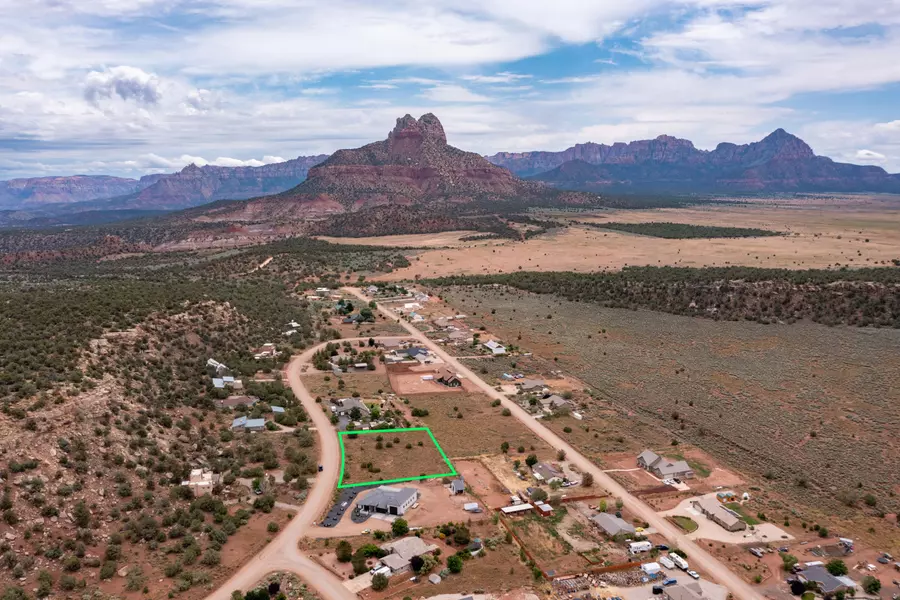 933 W Foothill DR, Apple Valley, UT 84737