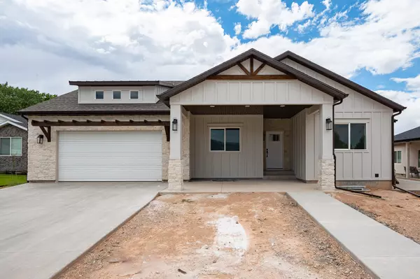 4579 N Pearly LN, Enoch, UT 84721