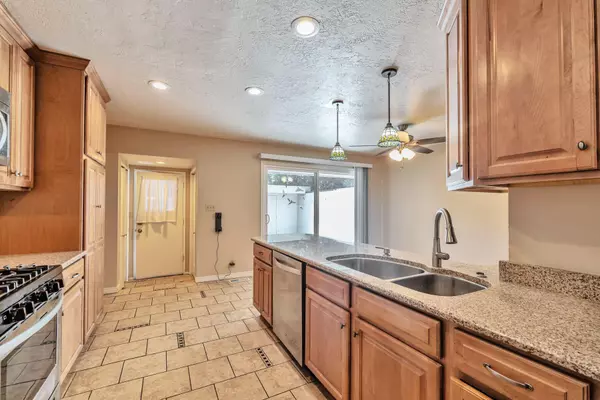 Salt Lake City, UT 84107,860 E Three Fountains DR 204