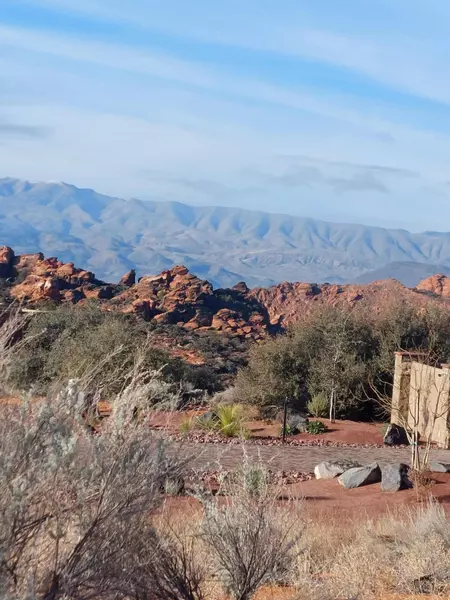 Petroglyph DR, St George, UT 84770