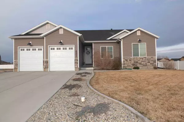 4355 N High Noon ST, Enoch, UT 84721