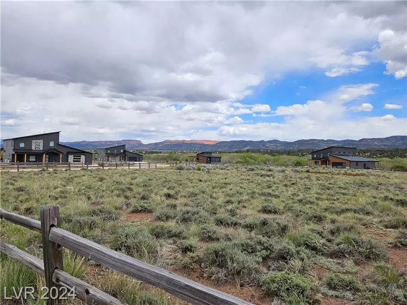 187 W Bryce Gate Circle, Hatch, UT 84735