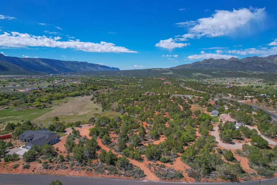 2852 E 1500 S, New Harmony, UT 84757