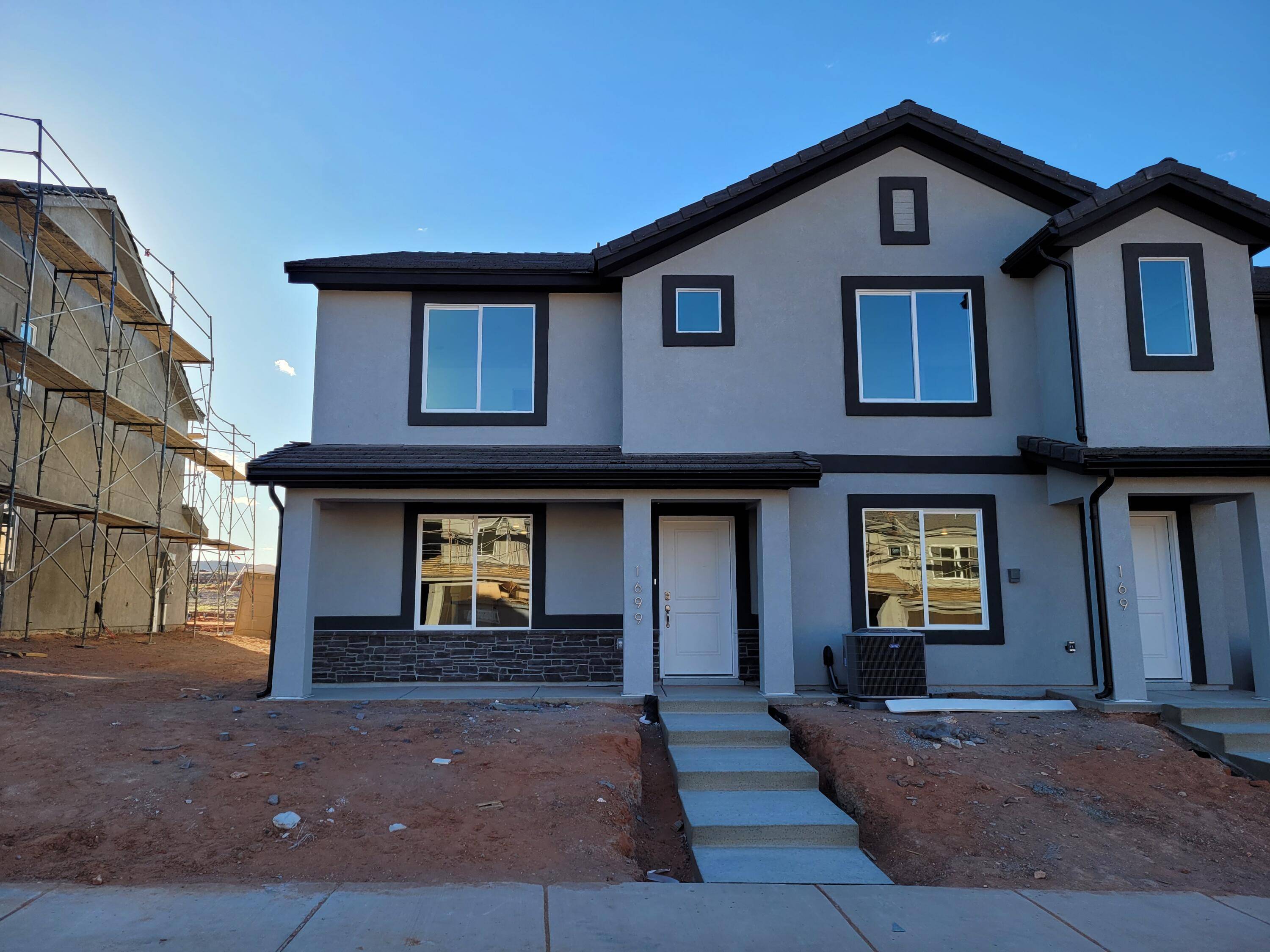 Washington, UT 84780,1733 S DEVILS GARDEN LN 2200