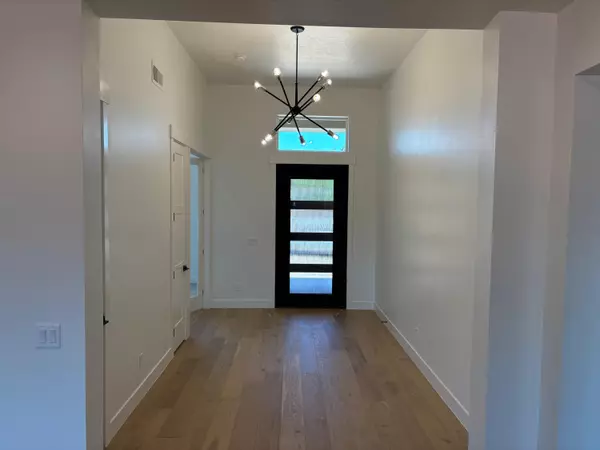 Ivins, UT 84738,177 N 200 W