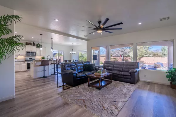 205 E Gold Bullion WAY, Washington, UT 84780