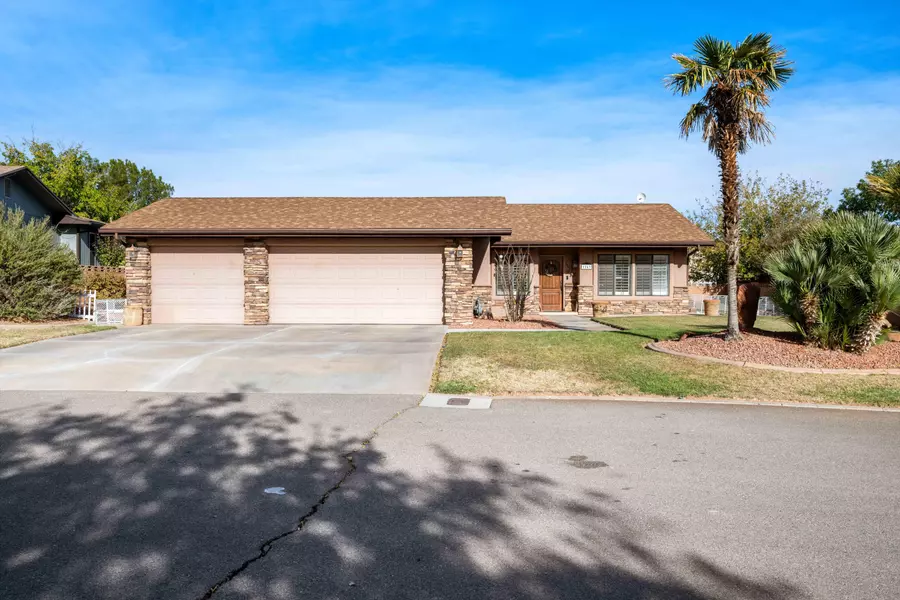 1243 E Mahogany CIR, St George, UT 84790