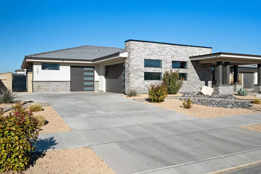 748 W Rust Bluff DR, St George, UT 84790