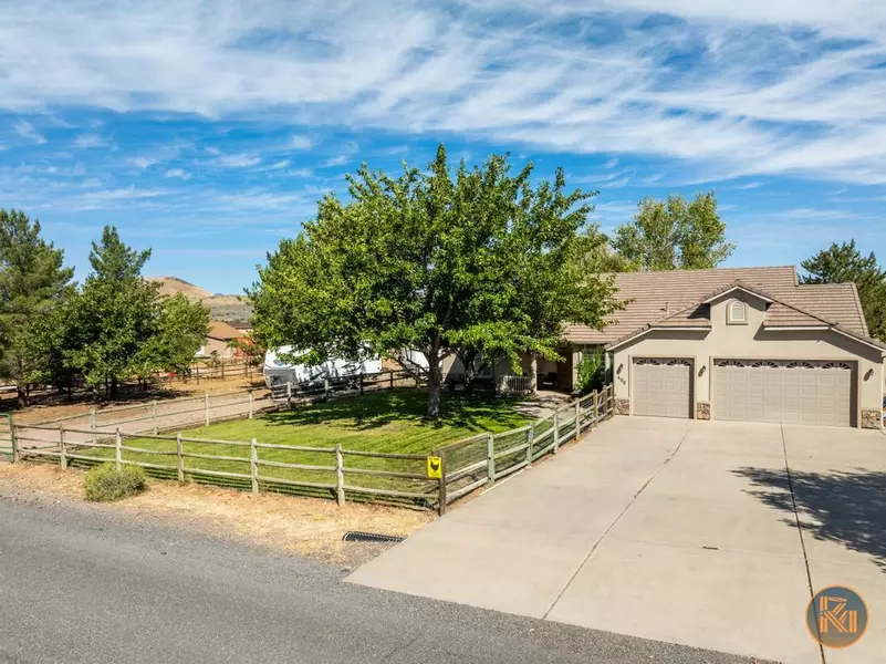 498 W Homestead DR, Dammeron Valley, UT 84783